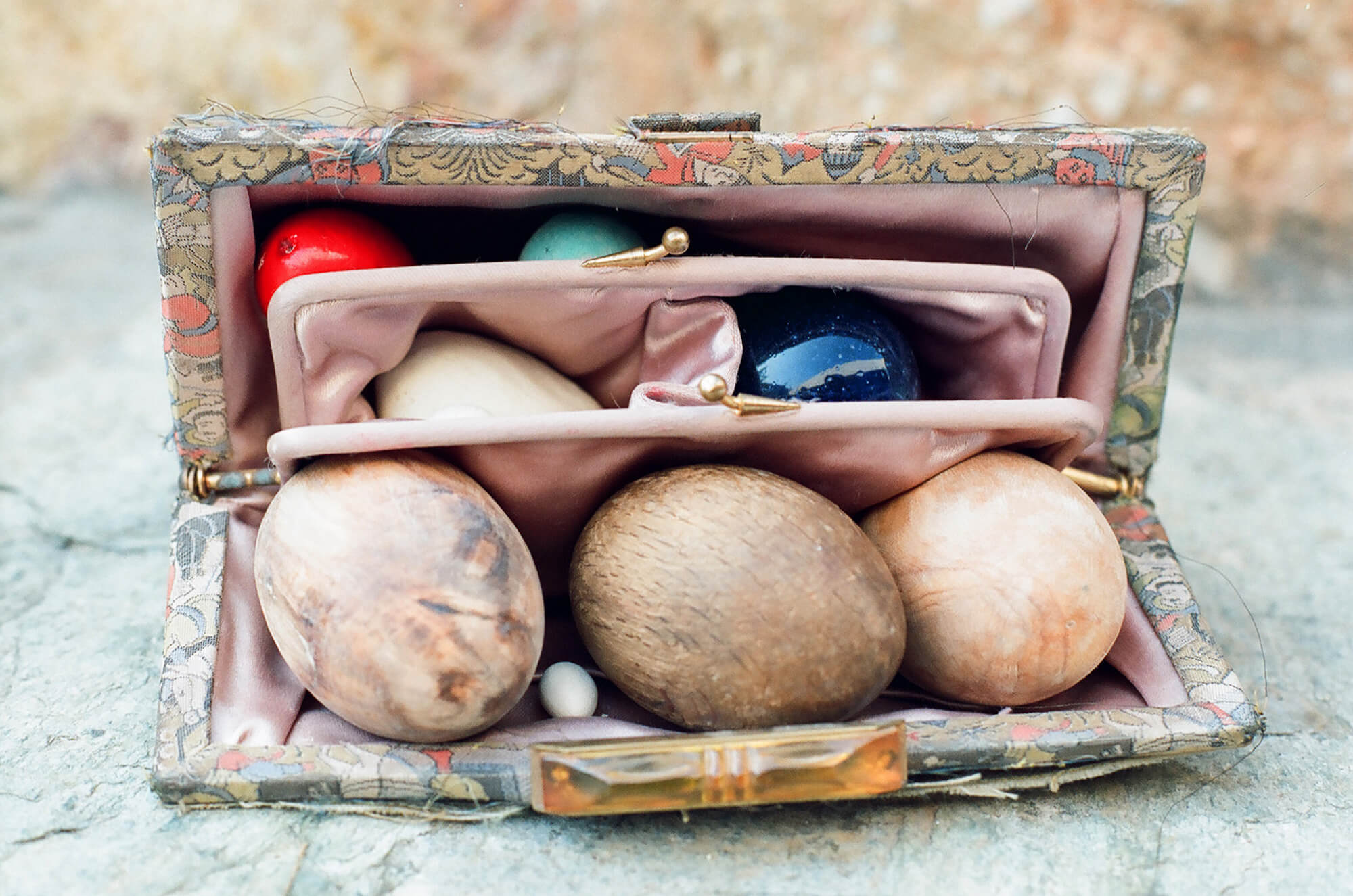 Emilia Tsekoura, Eggland Bag (found Objects), 1990, 20 X 15 X10 Cm Col. Alba Ambert